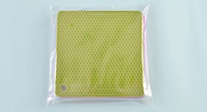 Small Honeycomb Silicone Kitchen Tools Plated 18.2*18.2*0.6cm For Baby